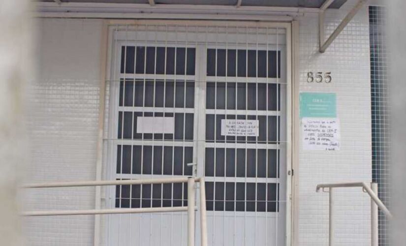 Cartaz mostra que CER sofreu pela sétima vez roubo da sua fiação em quatro meses e novamente todas as terapias estão suspensas