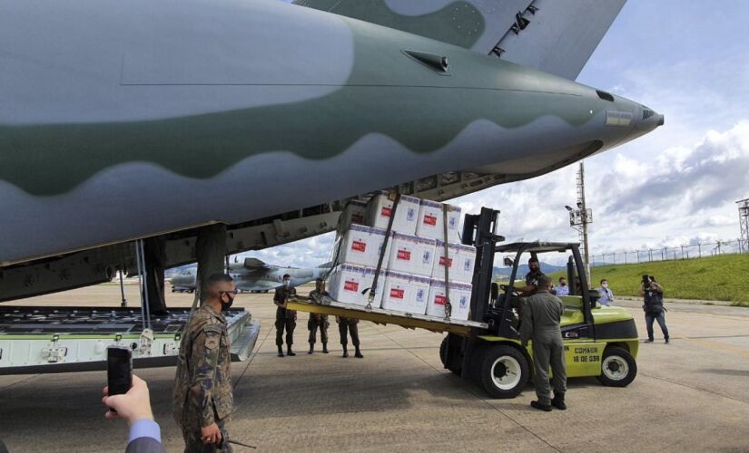 Aeronave da Força Aérea Brasileira (FAB), decolou de Guarulhos, transportando carga das doses 