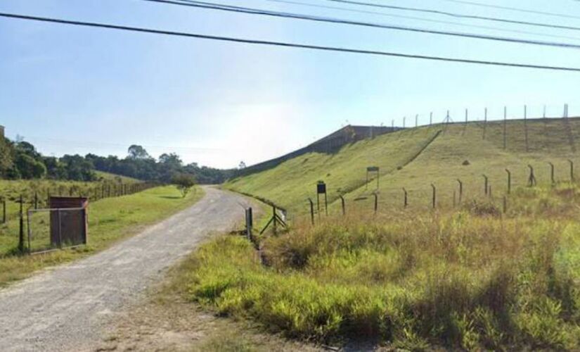 Homem morreu eletrocutado durante uma tentativa de furto de cabos na estrada Pinheirinho Novo, no bairro Palmeiras, em Itaquaquecetuba