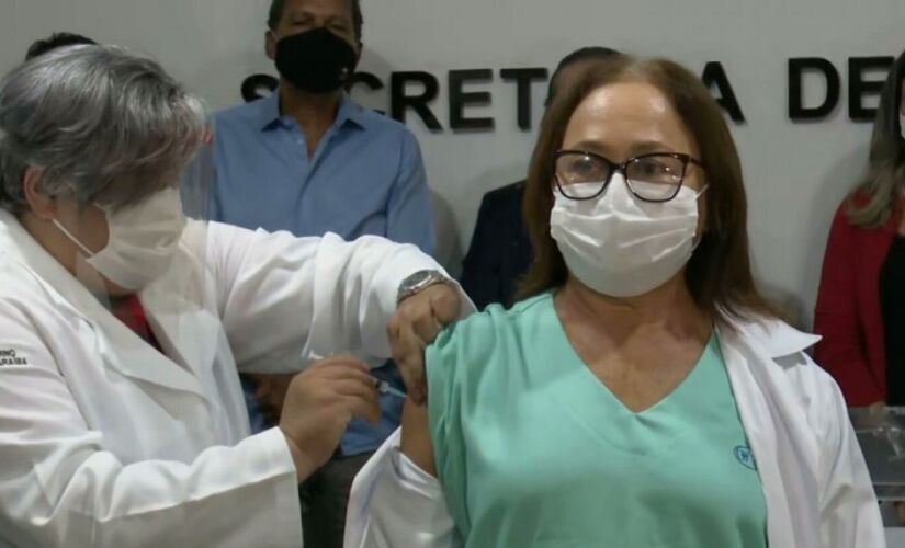 Marineide Gouveia é a primeira vacinada contra a Covid-19 na Paraíba