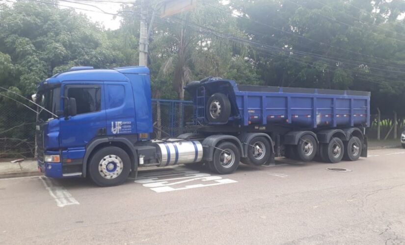 A carreta foi encontrada pela equipe do Tático Ostensivo Rodoviário (TOR) na cidade de Jundiaí, no interior de São Paulo