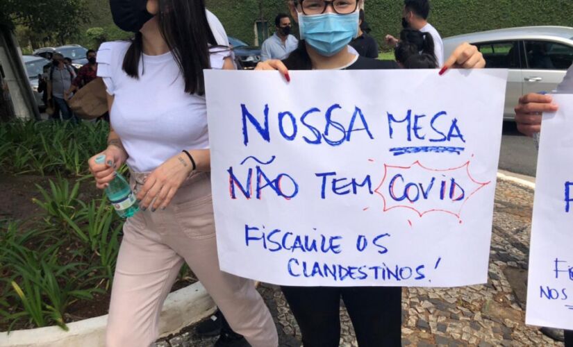 Manifestantes fazem ato contra mais restrições a bares e restaurantes de São Paulo