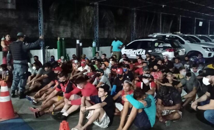 Agentes receberam denúncias dizendo que, em dia de jogos do campeonato brasileiro, os bares da região funcionavam com as portas fechadas