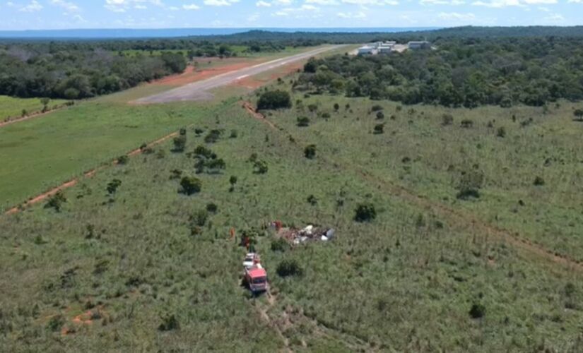 Avião ficou completamente destruído
