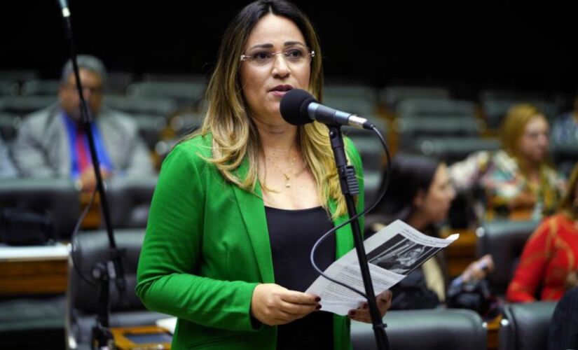 A deputada Rejane Dias (PT-PI) é a autora do projeto