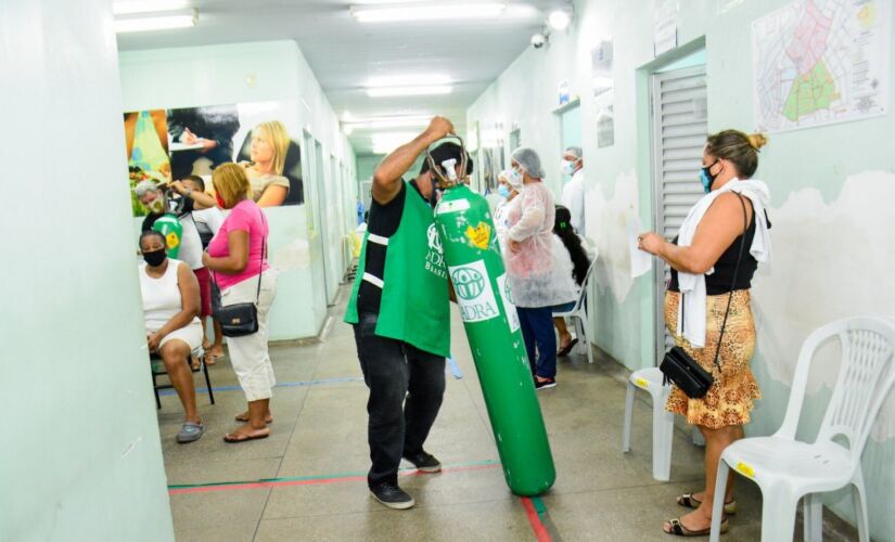 O sistema de saúde de Manaus entrou em colapso nos últimos dias com a disparada dos casos de Covid-19 e fata de oxigênio