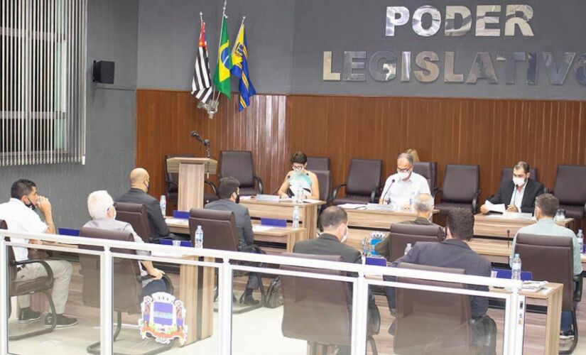 Para evitar aglomeração, a Sessão contou apenas com a presença dos vereadores, assessores, funcionários essenciais para a realização da reunião e representantes da imprensa local