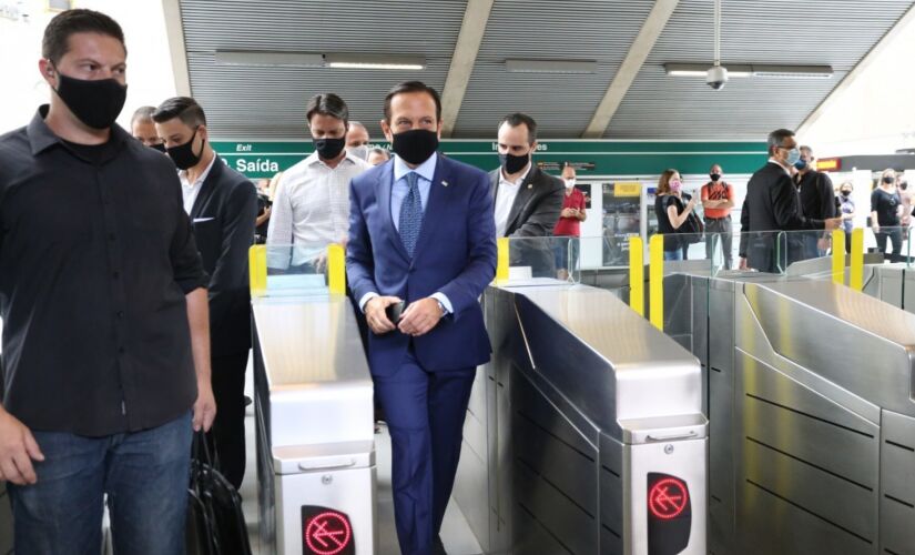 João Doria visitou a estação Vila Prudente na manhã desta terça-feira ao lado de Alexandre Baldy, secretário de Transportes Metropolitanos