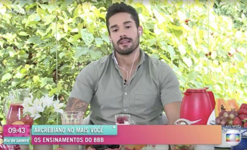 Acrebiano durante café da manhã no Mais Você