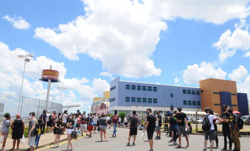 Pesquisa apontou que 39% dos jovens paulistas planejam iniciar a graduação apenas no meio do ano
