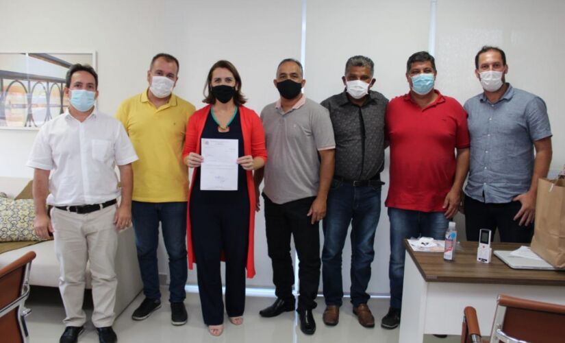 Deputada federal Rosana Valle (PSB) com representantes do Vale do Ribeira 