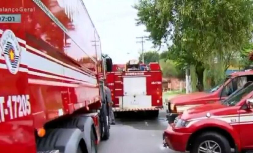 Três crianças morreram carbonizadas em um incêndio que atingiu uma residência na rua Bernardo Pinheiro Franco, na Vila Real