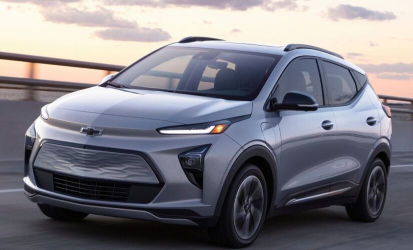 Bolt EUV, que faz parte da proposta da GM de popularizar carros verdes, chega no fim do ano por aqui