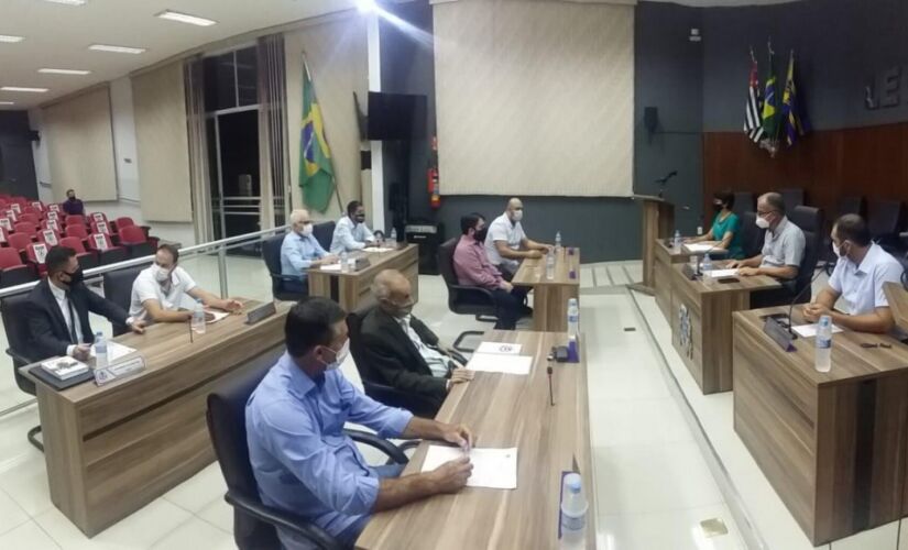 As próximas sessões serão realizadas às 19 horas; a mudança foi aprovada por unanimidade 