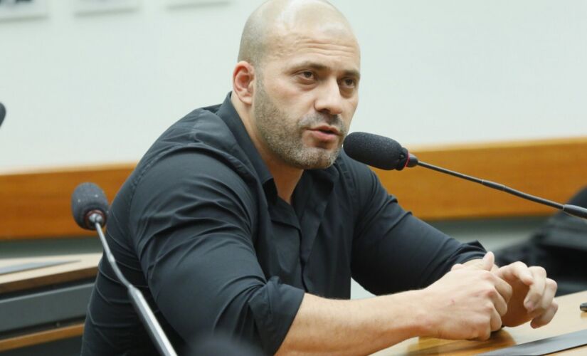 Bolsonaro concedeu indulto a Silveira após o deputado ter sido condenado a 8 anos e 9 meses de prisão