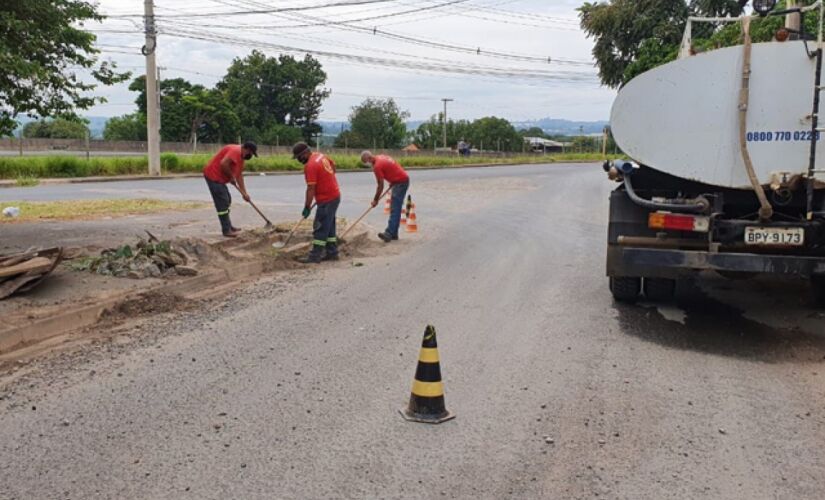  Serviços de manutenção nas vias da cidade de Tietê