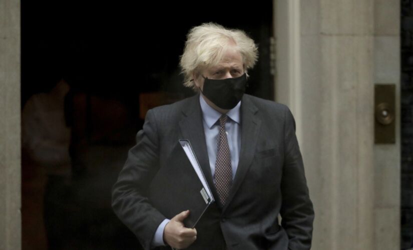O primeiro-ministro britânico, Boris Johnson, apresentou o plano nacional de reabertura gradual da economia nesta segunda-feira