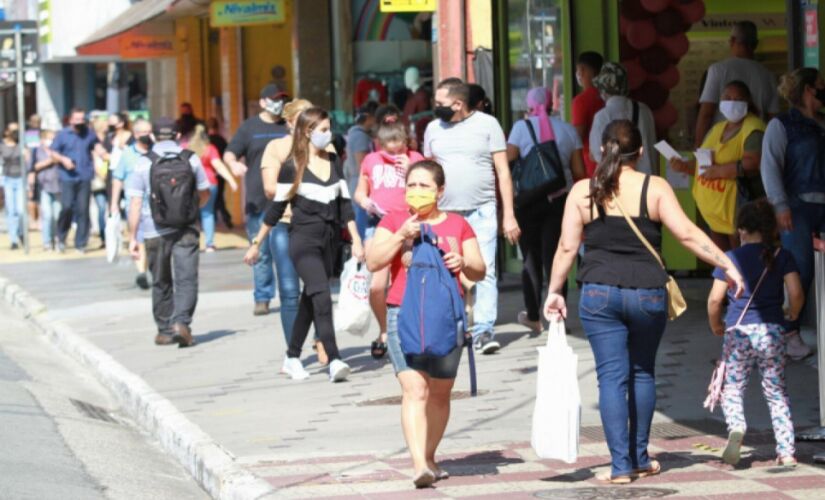 Semana registrou médias diárias de 330 óbitos pela Covid-19