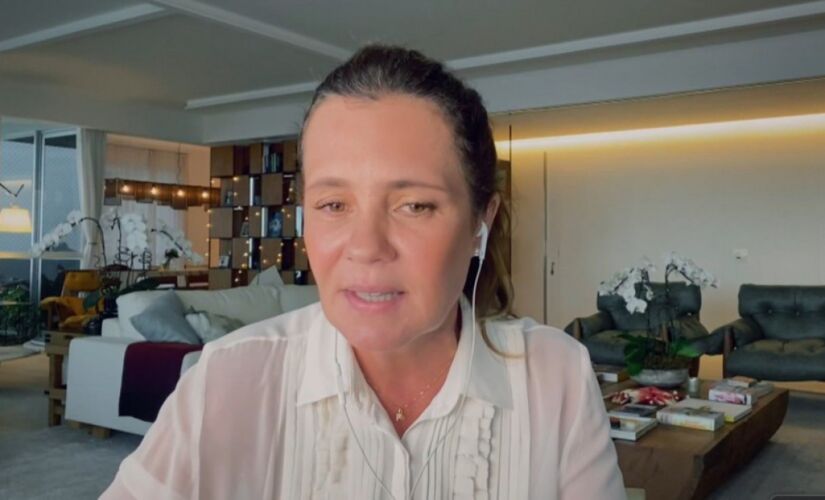 Adriana Esteves durante entrevista ao Conversa com Bial