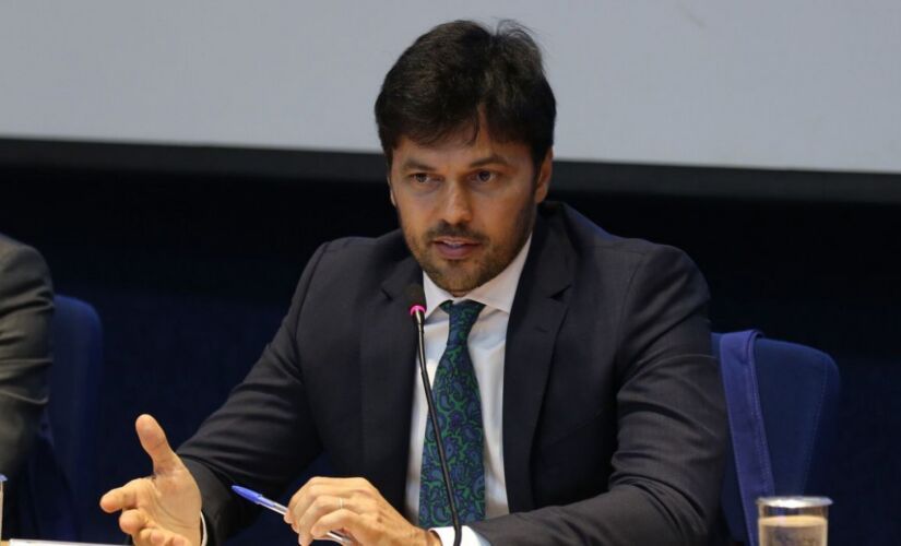 Suprimento deve chegar neste domingo, segundo o ministro das Comunicações, Fábio Faria