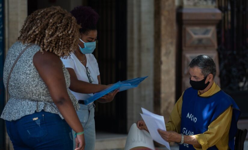 A desocupa&ccedil;&atilde;o caiu 0,6 ponto percentual no trimestre m&oacute;vel encerrado em junho deste ano, na compara&ccedil;&atilde;o com o primeiro trimestre