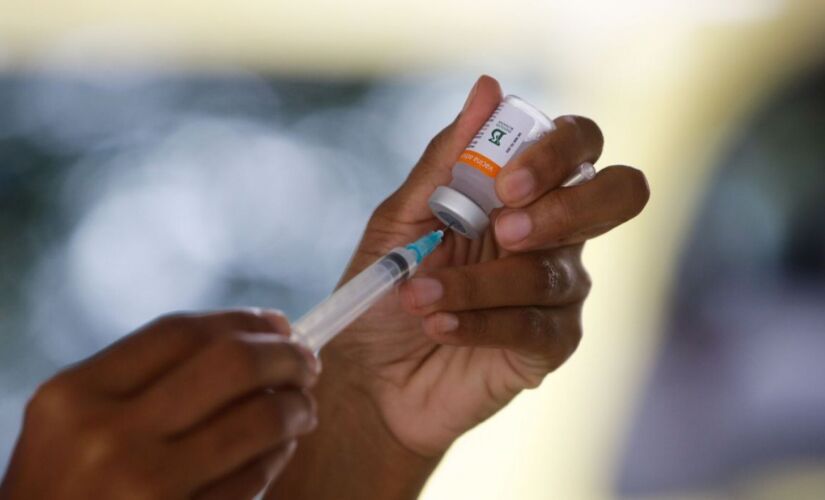 O Minist&eacute;rio da Sa&uacute;de afirmou que vai garantir o esquema vacinal completo contra a Covid-19 para a Bahia e os demais estados do Pa&iacute;s 