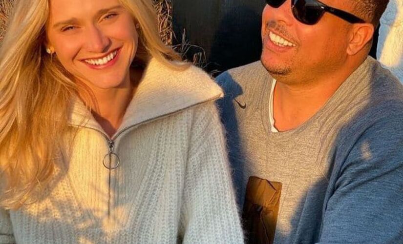 O ex-jogador Ronaldo e a namorada Celina Locks 