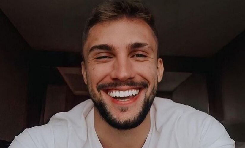 O ex-BBB e instrutor de crossfit, Arthur Picoli