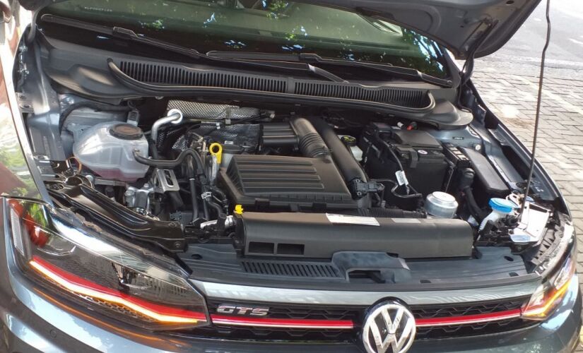 O sedã compacto é movido pelo motor flex 1.6 MSI aspirado de 117 cavalos na versão de entrada ou pelo propulsor bicombustível 200 TSI 1