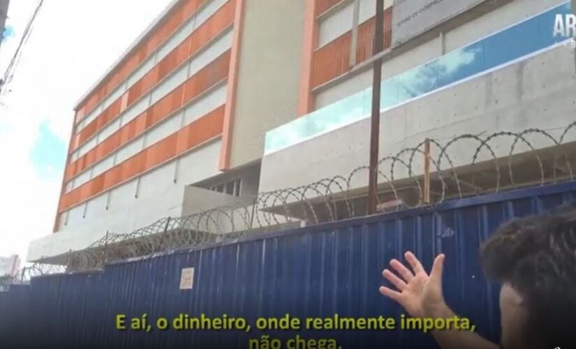 Deputado estadual Arthur do Val (Patriota) mostra obra inacabada do Complexo Hospitalar Cotoxó, na Pompeia, zona oeste da Capital