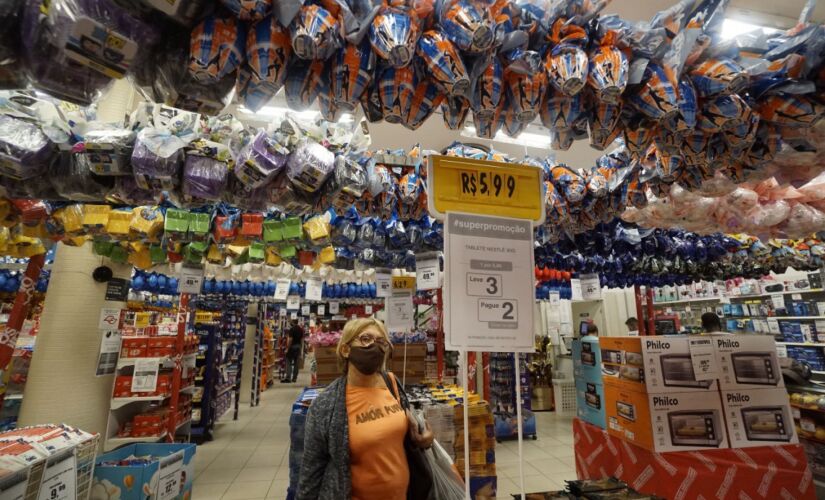 Supermercados esperam vender até 15% a mais do que em 2020, porém vendas on-line serão foco