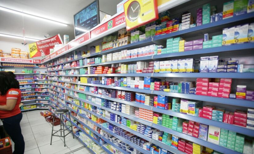 O Senado aprovou projeto de lei (PL) que suspende o aumento de preço de medicamentos em 2021; projeto agora segue para a Câmara