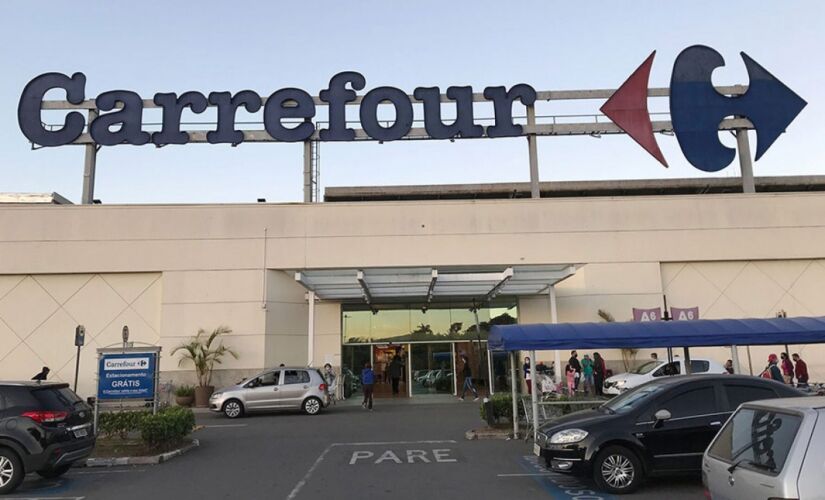 Mercado Carrefour em Tabo&atilde;o da Serra, na Grande S&atilde;o Paulo