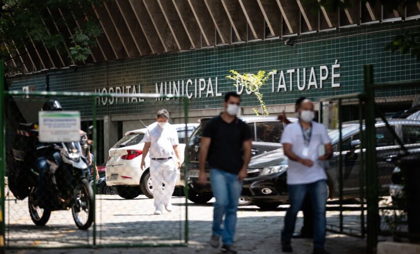 Movimenta&ccedil;&atilde;o em frente ao Hospital Municipal Dr. C&aacute;rmino Caricchio no Tatuap&eacute; em SP