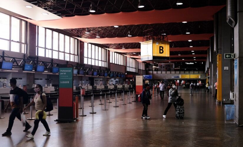 A norma determina que o transporte a&eacute;reo internacional, com destino ao Brasil, fica condicionada &agrave; apresenta&ccedil;&atilde;o, antes do embarque, de resultado negativo em exame de detec&ccedil;&atilde;o da Covid