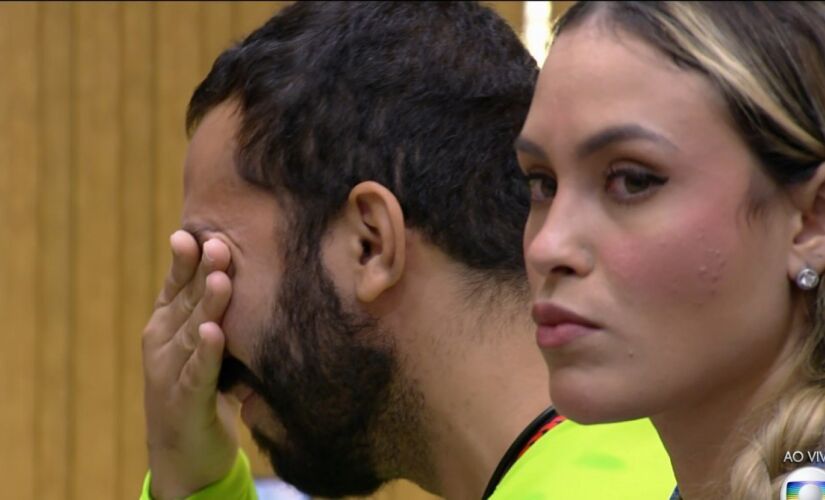 Sarah e Gil durante votação de paredão no 'BBB 21'