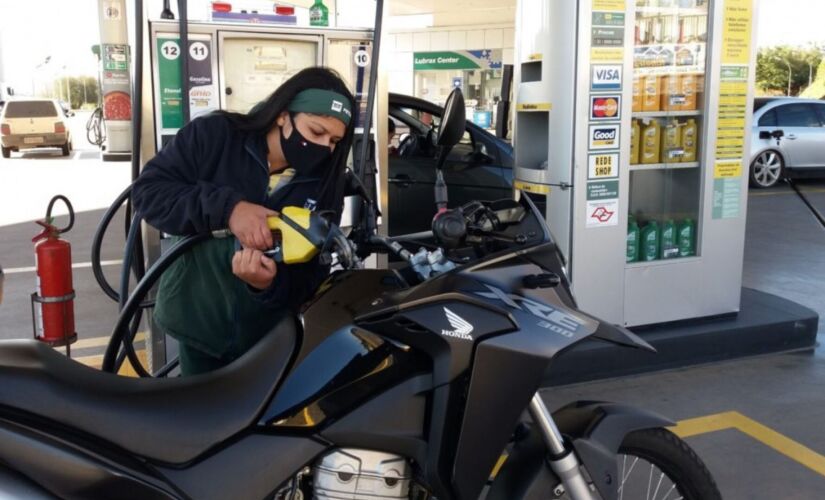 Por conta da economia de combustível,  motocicletas têm se afirmado como uma opção mais racional de transporte individual no Brasil