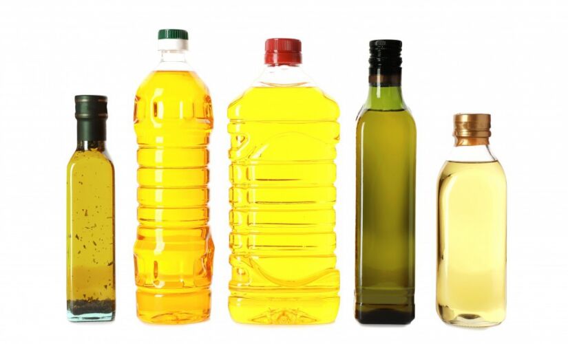Garrafas com diferentes óleos  