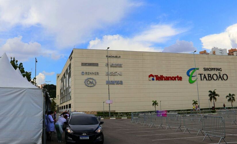 Prefeitura de Taboão da Serra imunizou 3.720 pessoas durante vacinação no drive-thru realizado em parceria com o Shopping da cidade 