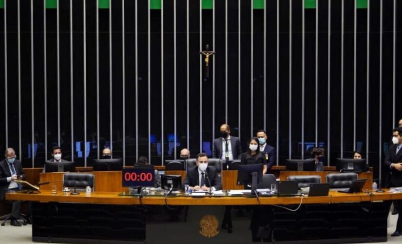 Proposta restabelece regras  de antes da PEC da Bengala, de 2015, que elevou a aposentadoria compulsória dos ministros