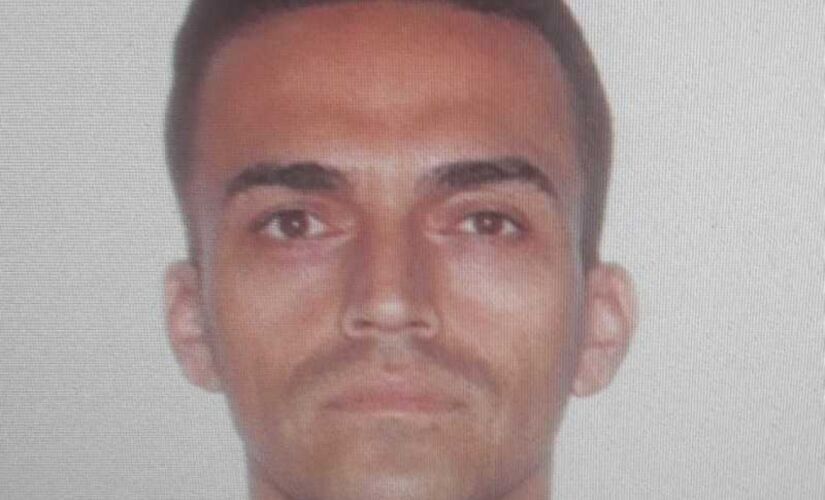 Washington Andrade de Jesus (36), atacou sua vizinha, Aline dos Santos Viana (32), assim que ela saia para trabalhar, por volta das 06h10.
