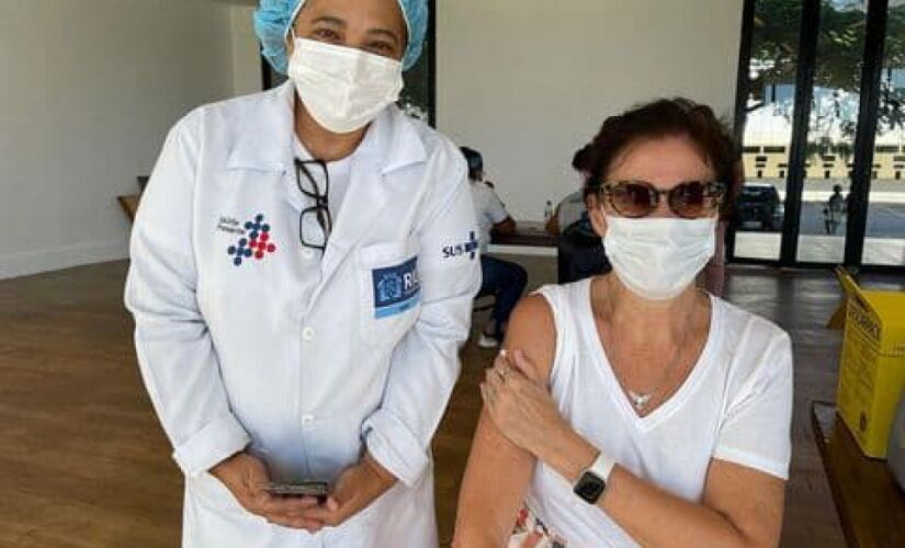 A atriz Lilia Cabral recebeu a primeira dose da vacina contra Covid-19