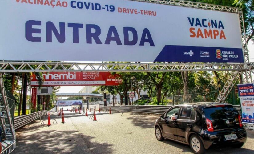 Vacinação no Anhembi, zona norte de São Paulo; Capital registrou queda de 50% da procura por vacina nos drive-thrus