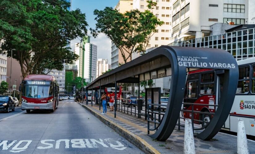 O objetivo é gradualmente ampliar a forma de pagamento para todas as mais de 1,3 mil linhas da cidade