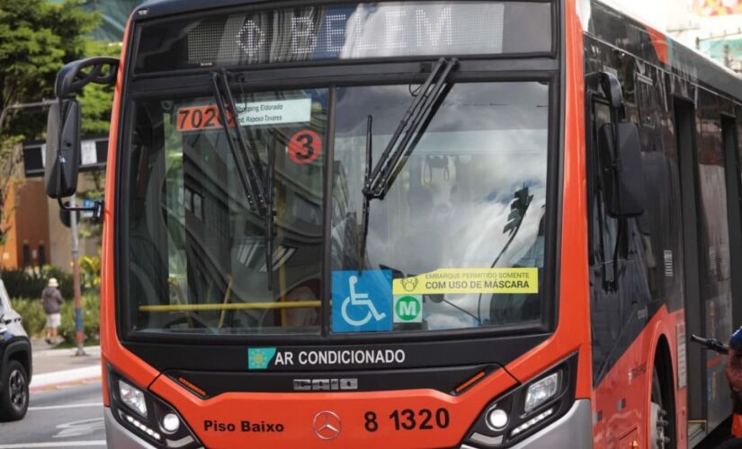 &Ocirc;nibus circula em S&atilde;o Paulo
