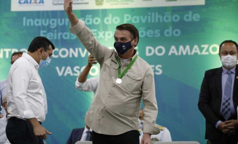 Em mais uma ofensiva contra governadores, o presidente Jair Bolsonaro (sem partido) afirmou que o Exército pode ir "para a rua".