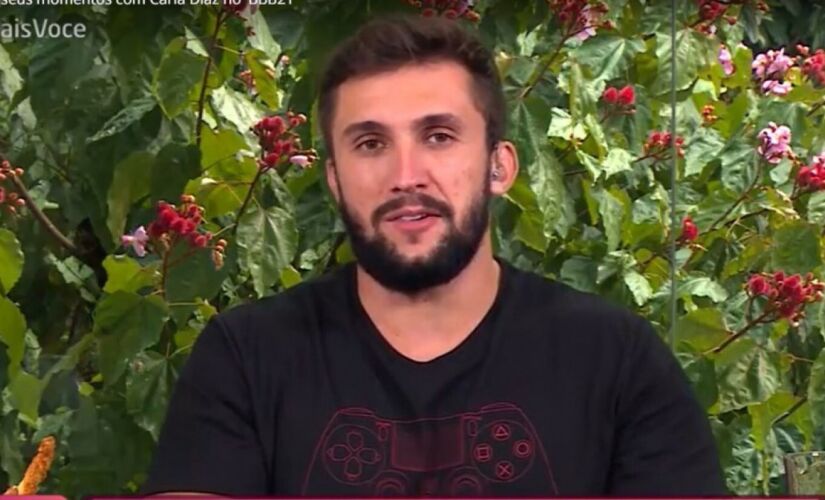 O ex-BBB Arthur participa do 'Mais Você'