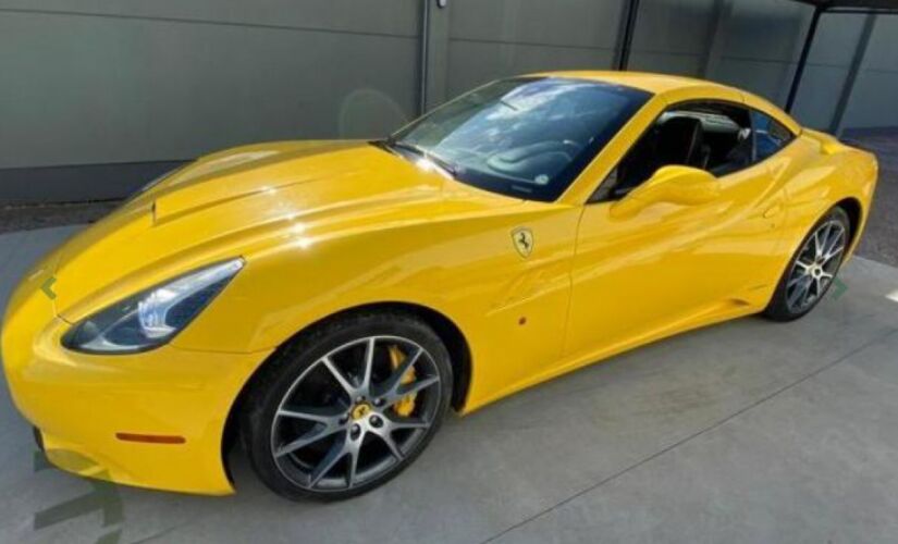 Uma Ferrari Califórnia modelo 2010 pode ser arrematada  a partir de  R$ 659,3 mil