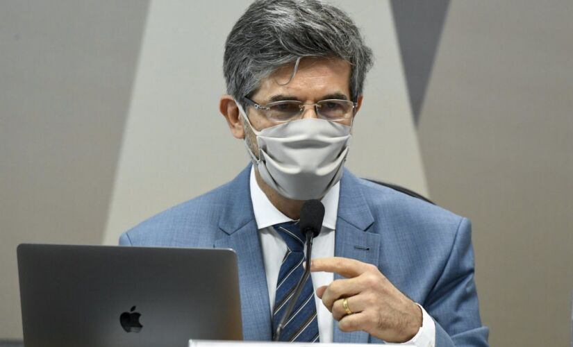 Nelson Teich, ex-ministro da Saúde, durante depoimento na CPI da Covid nesta quarta-feira