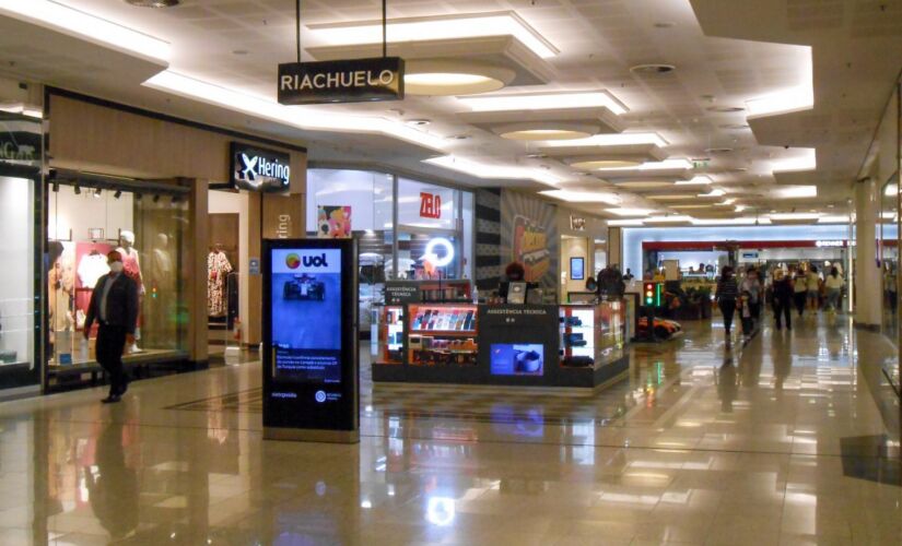 Ação conscientiza consumidores sobre a alta carga tributária no país